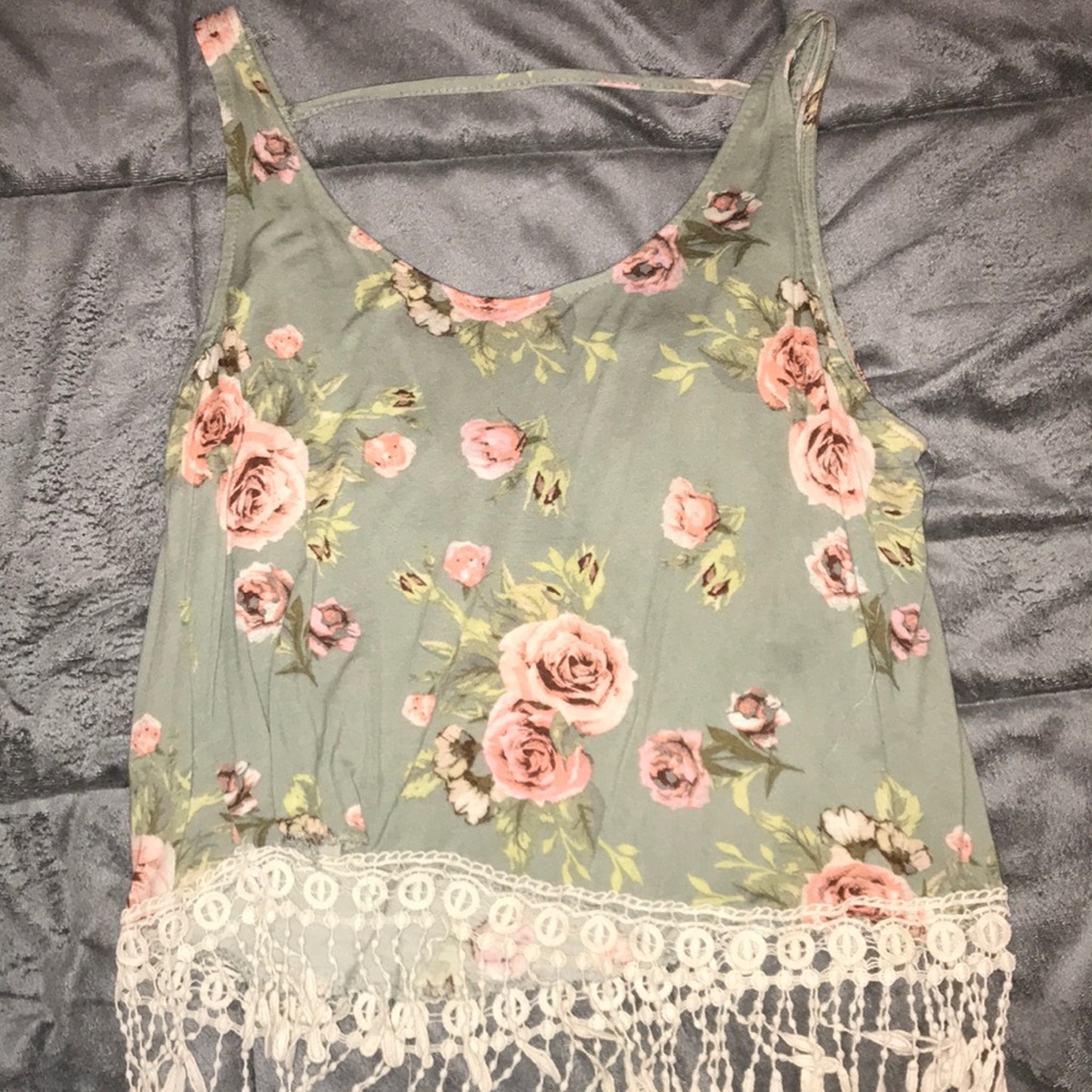 Tank top with nuts fringe on bottom